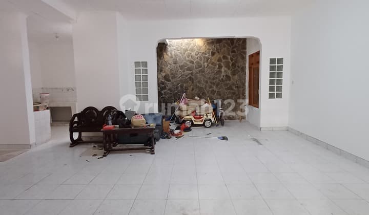 Disewa Rumah 1 1/4 Lt Luas 240 Mtr,di Daerah.cengkareng Indah,kt3+1,km 2+1,listrik.2.200watt,air Pam,hadap Timur Laut,surat Shm