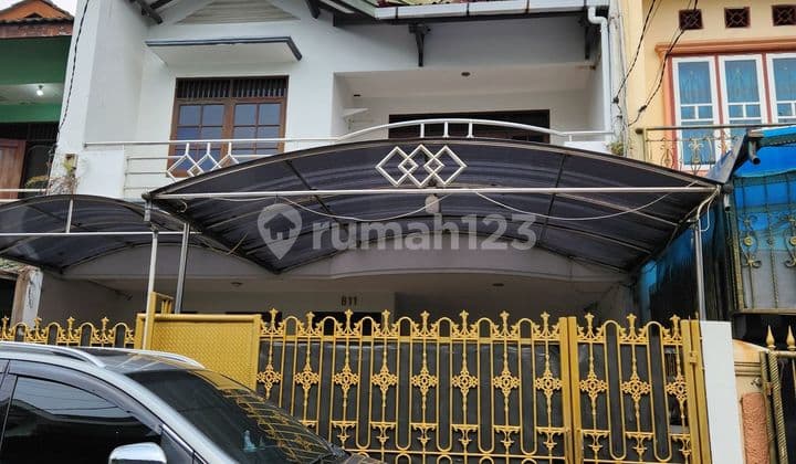 Dijual murah rumah dua lantai di Villa tomang indah duri kepa