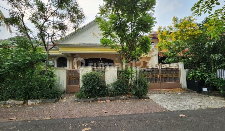 Rumah di komplek PWI dengan lingkungan asri, tenang dan aman