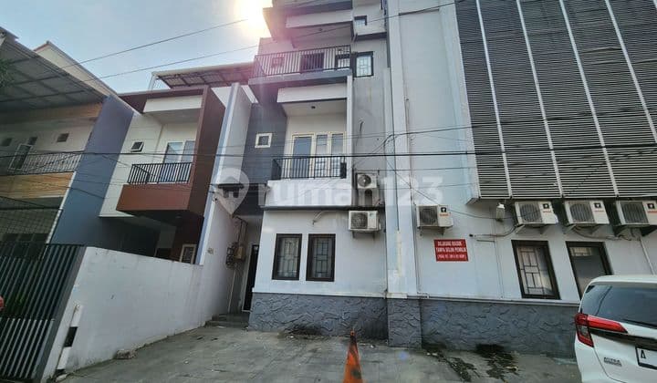 Rumah murah 3 lantai dekat jl tomang raya jatipulo