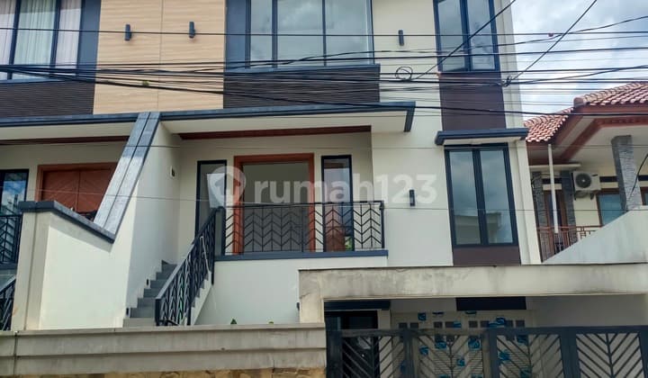 Kalibata, Rumah Mewah Tiga Lantai di Kalibata Selatan Pancoran Jakarta Selatan