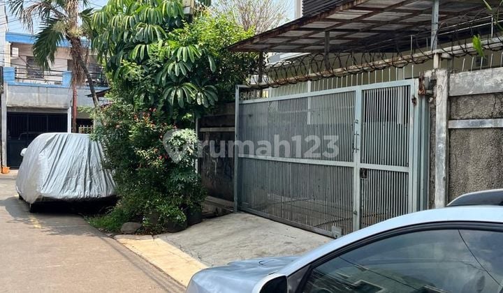 Rumah 2 Lantai Tengah Kota Strategis Tomang Jakarta Barat