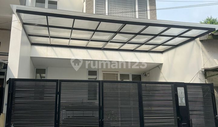 Rumah Baru Selesai Renovasi Siap Huni di Jakarta Barat