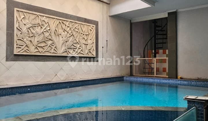 Rumah Nyaman Dg Kolam Renang Dalam Ruangan di Senayan Bintaro Sektor 9 LR-17250
