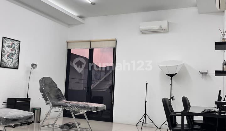 Discount 300 Million Modern 2-Story House in Camar Bintaro Td-16935