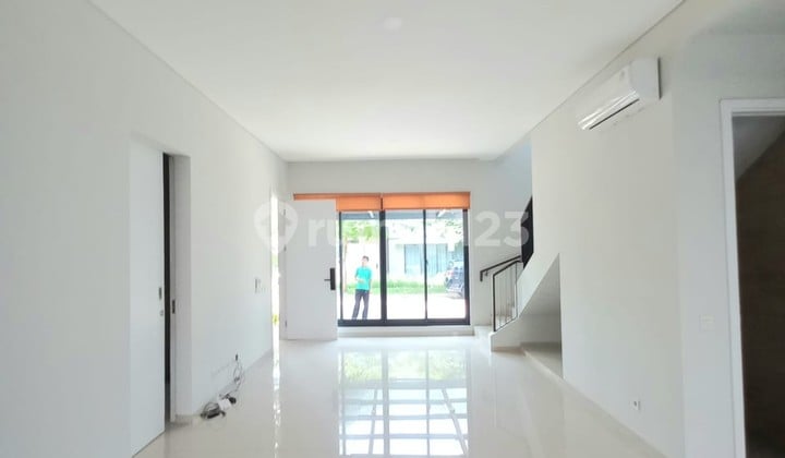 Ready-to-Occupy House in Discovery Amore Bintaro Jaya Modern Design SC-16246