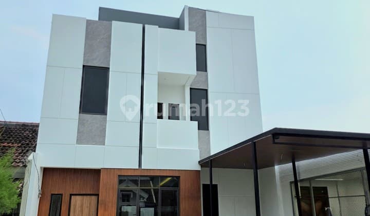 BRAND NEW Fresh 3-Story House in Graha Raya Bintaro Jaya GB-14905