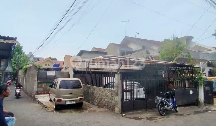Rumah Hook Hitung Tanah di Kebayoran Lama, Jakarta Selatan