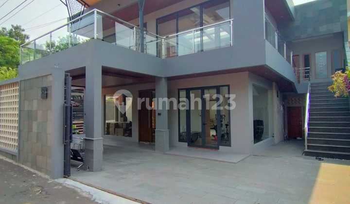 Rumah Cantik Hoek Full Renov 2 Lantai Rooftop Strategis, Bintaro