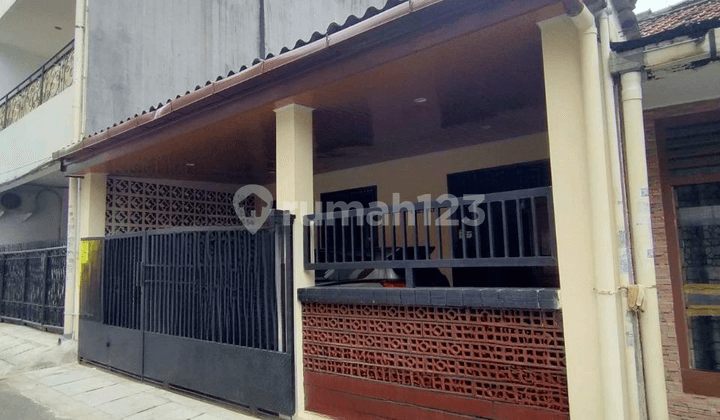 Rumah Nyaman Strategis Dekat Perkantoran Sudirman & Pusat Niaga