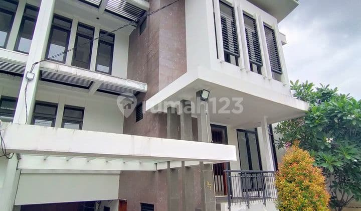 Rumah Bagus Townhouse Eksklusif Nyaman Dekat Tol Ebony F, Ragunan