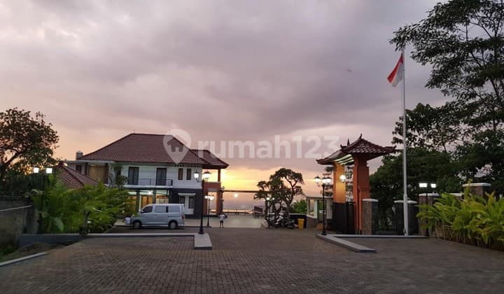 RUMAH VILLA RESORT SANGAT TERAWAT NYAMAN & TANAH LUAS PEMANDANGAN PEGUNUNGAN, DAGO PAKAR, BANDUNG