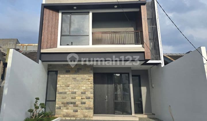 Rumah Baru Full Renov 2 Lantai 4 Kamar di Kiwi Graha Raya Bintaro
