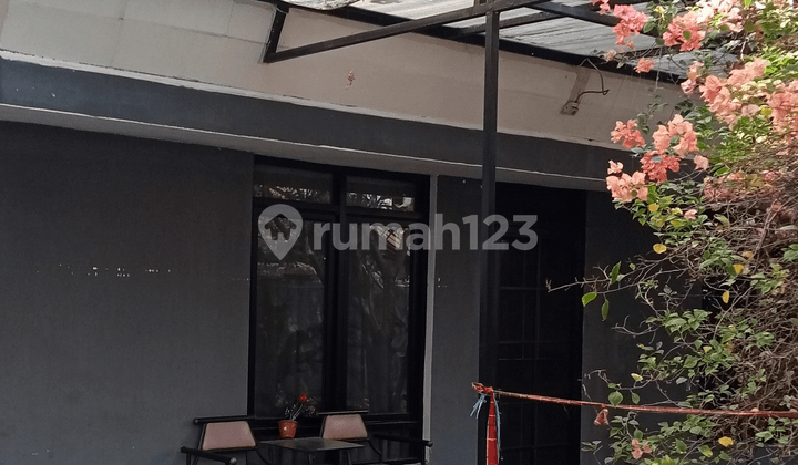 Rumah Kosongan Bangunan Lama Area Cililitan Samping Jalan