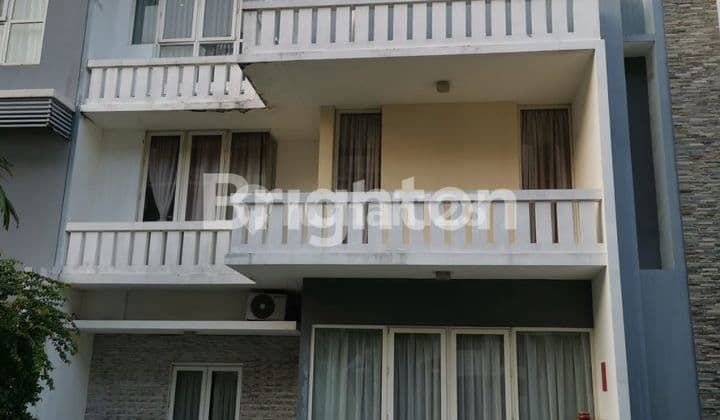 Rumah Springhill Residence Model Town House Kemayoran ada Lift 4 tingkat