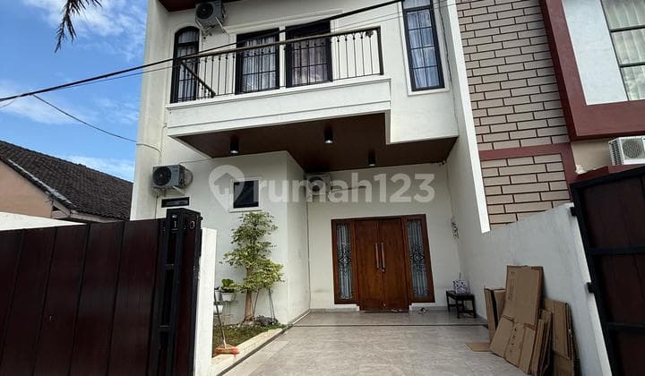 Rumah Mewah Plus Kolam Renang di Kedamaian, Bandar Lampung