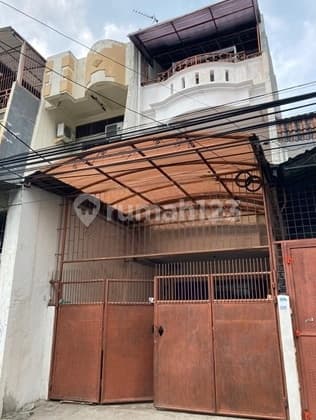 Happy Pond Residence 4.5 X 20, 3-Car Access, SHM Certificate, Latumenten, Grogol Pertamburan.