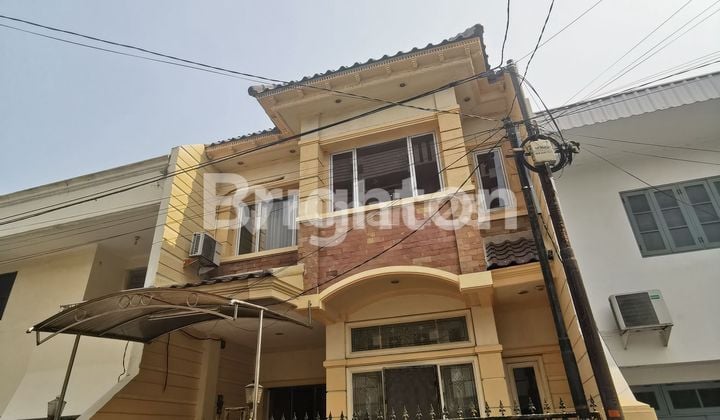 Rumah Bandengan Selatan 2.5 lantai, posisi bagus siap HuNI