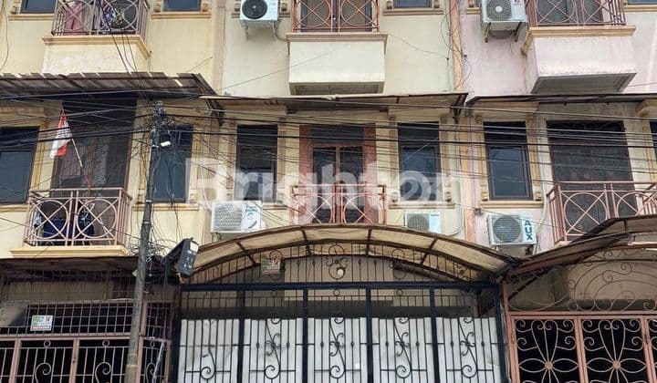 Rumah Jelambar Utama Sakti 3.5 Lantai Row 2 Mobil Lebar , model ruko Jakarta Barat