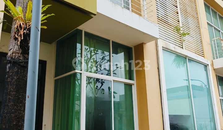 Townhouse With Pool Full Furnished, Bagus, Siap Huni, di De Oaze Tomang, Jakarta Barat