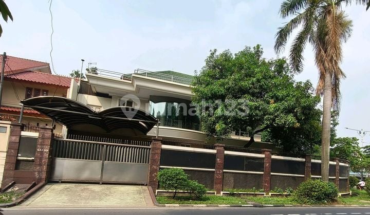 Rumah Hook Mewah Luas 752m2 Di Puri Kembangan Jakarta Barat