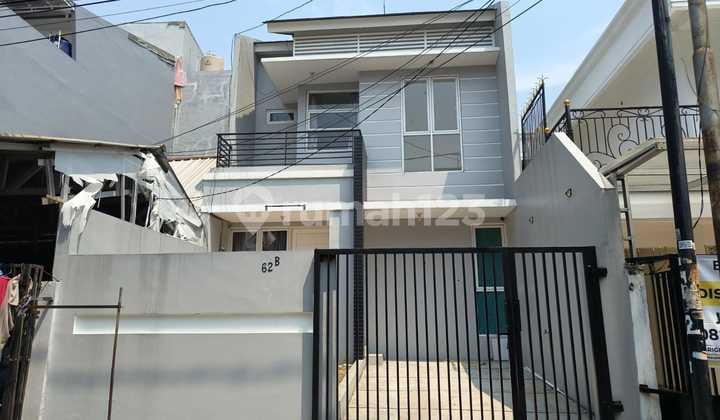 Disewakan Rumah dalam Komplek Lokasi Strategis di Tomang, Jakarta Barat