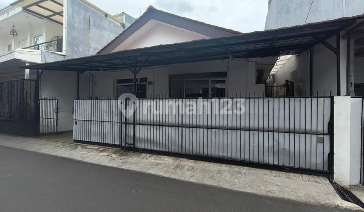 Di Sewakan Rumah Baru Renovasi Siap Huni Lokasi Dalam Komplek Strategis di Tomang, Jakarta Barat