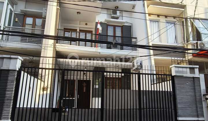 Rumah Bagus Siap Huni, Full Furnished di Grogol, Jakarta Barat