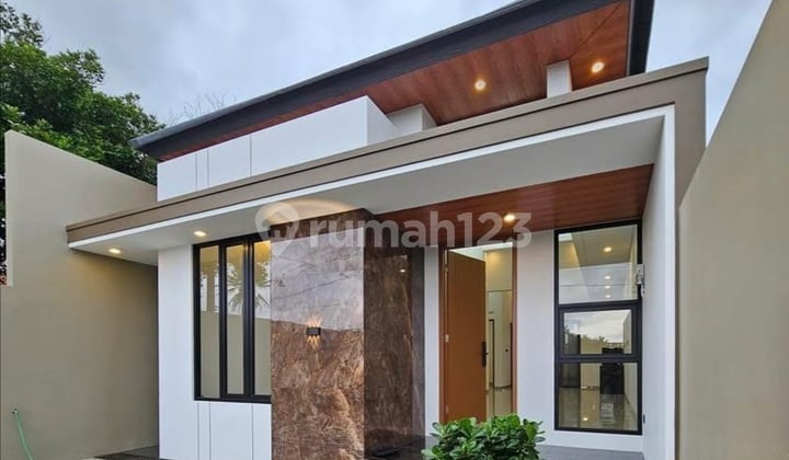 Spacious Modern Luxury House Near Jl. Kaliurang Km 10, Sleman Yogyakarta
