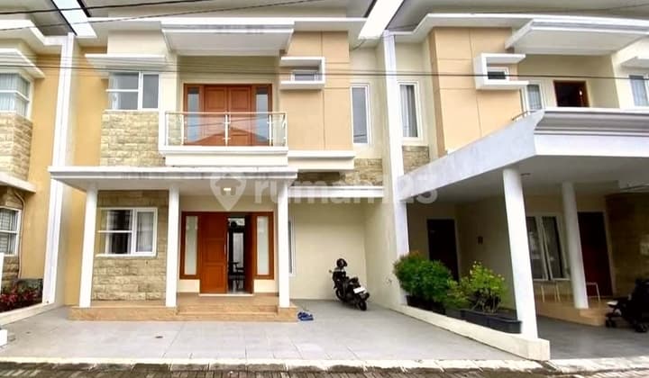 Rumah 2 Lantai Jogja Dekat Hotel Tentrem Kampus Ugm Sleman Yogyak