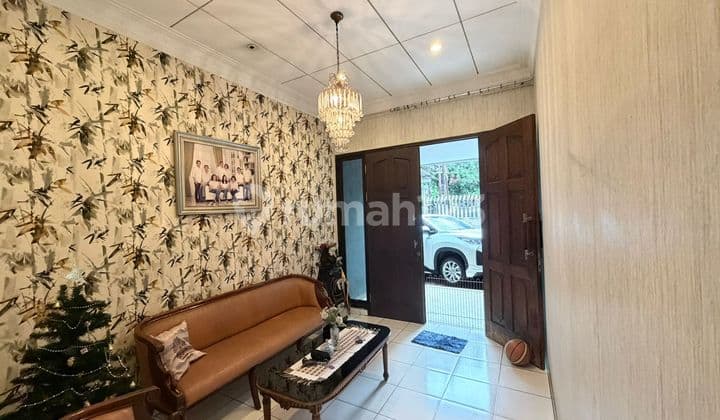 Di Jual Rumah 2.5 Lantai Lokasi di Daerah Cawang Baru Tengah
