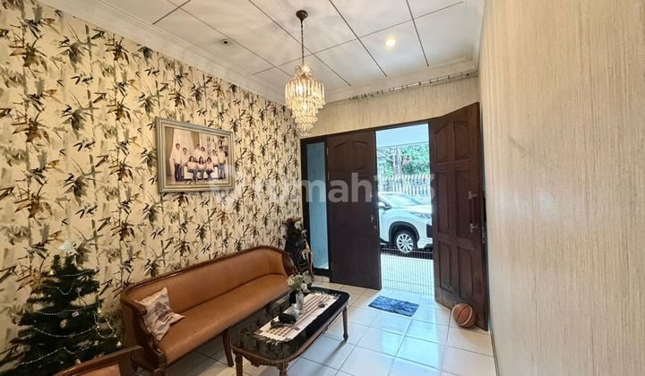 Di Jual Rumah 2.5 Lantai Lokasi di Daerah Cawang Baru Tengah