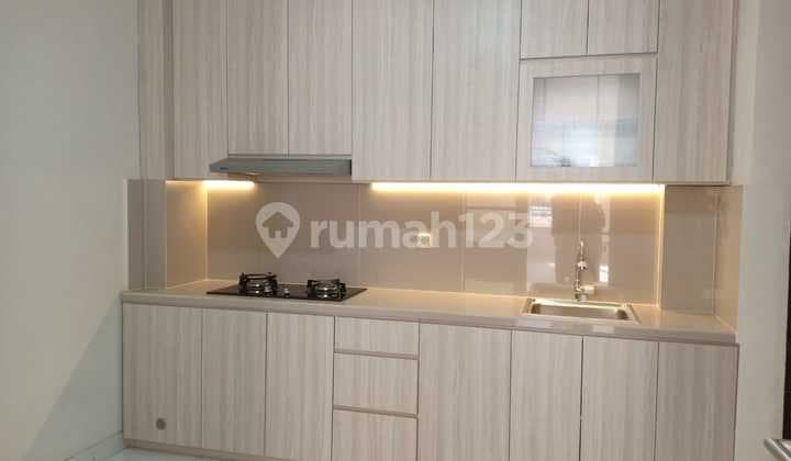 Neat House, Semi-Furnished for Rent in Taman Palem, Cengkareng