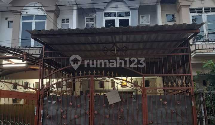 Rumah Rapi,depan Taman,3 Lt, Semifurnish Disewakan Di Taman Palem