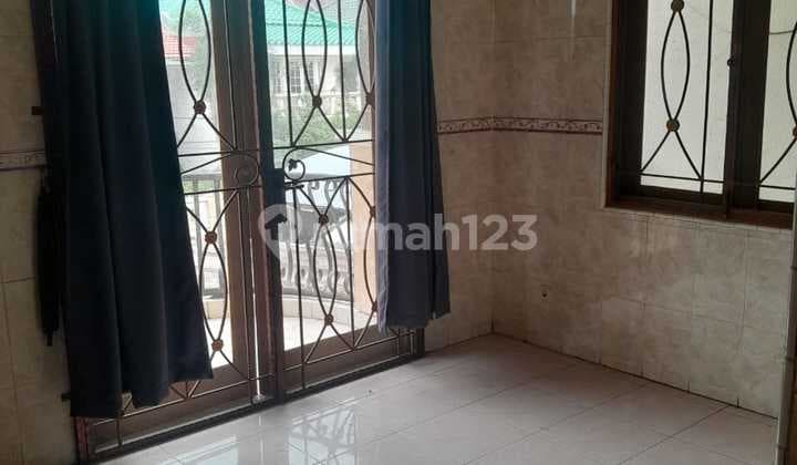 Large, Neat, 2-Story House for Rent in Taman Surya, Cengkareng