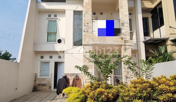 Rumah Rapi,siaphuni,2 Lantai Dijual Di Taman Kencana