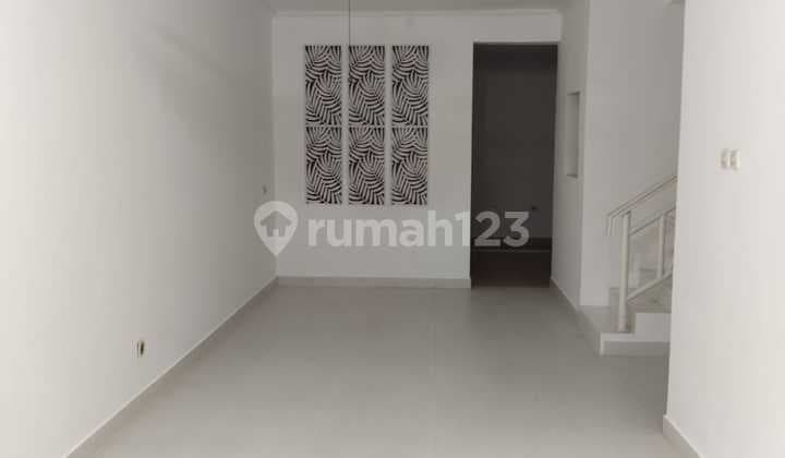 Runah Rapi,3 Lantai,Ada Ac Disewakan di Taman Palem