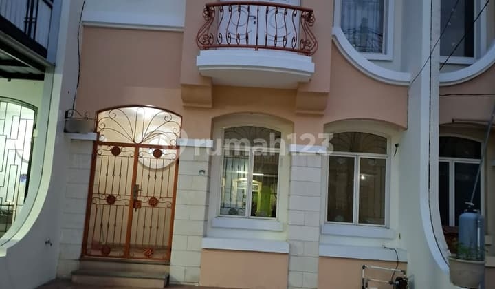 Rumah Rapi,2 Lantai Disewakan di Citra Garden 2