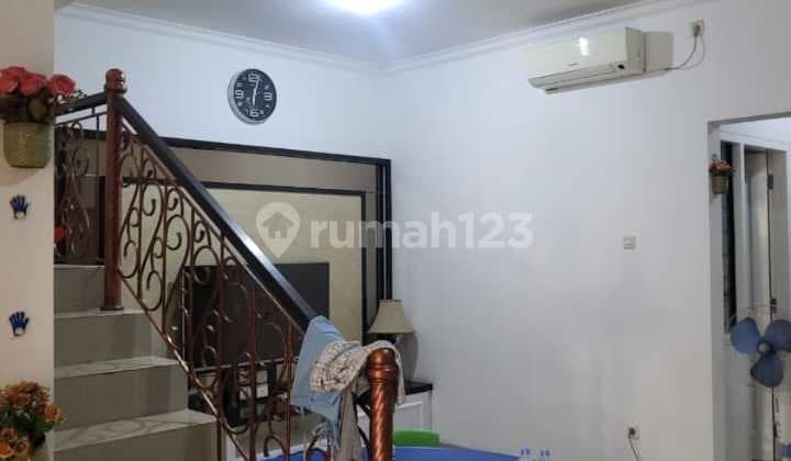 Rumah Rapi,Furnish,2 Lantai Disewakan di Angel Rsidenc