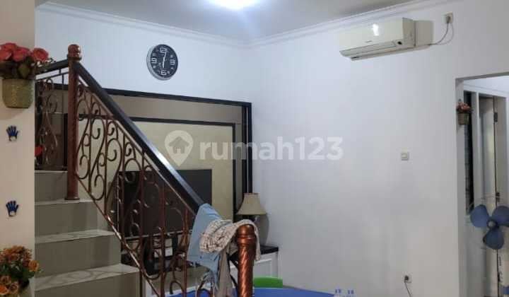 Rumah Rapi,Furnish,2 Lantai Disewakan di Angel Rsidenc