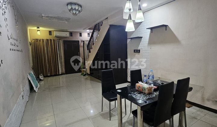 Disewa Rumah Semi Furnish 2 1/2 Lantai Permata Palem Cengkareng