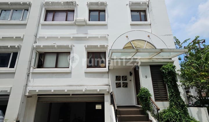 Rumah Bagus Dalam Townhouse Di Cipete