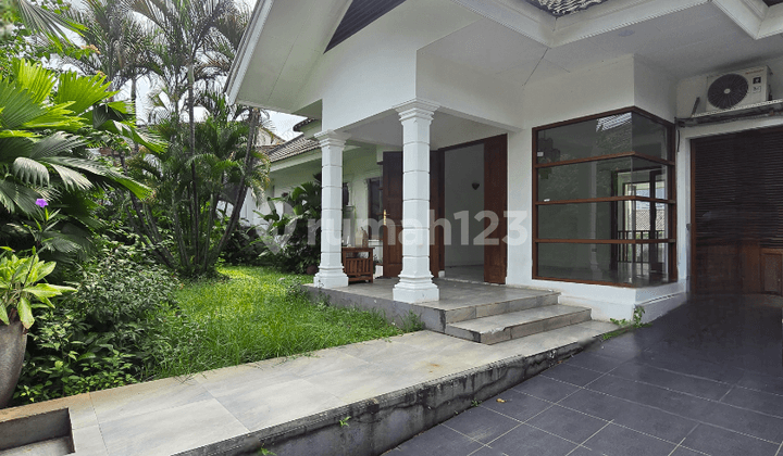 Ready-to-Occupy House Near MRT H Nawi Station