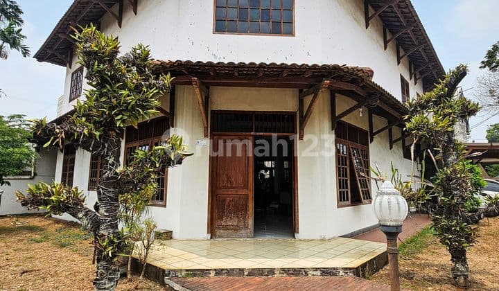 Old hook house in Kebayoran Lama