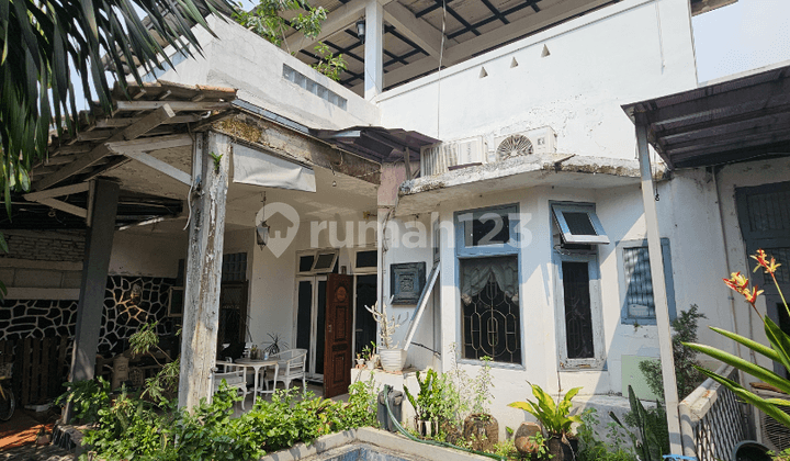 Old House in Lebak Bulus Complex at an Attractive Price