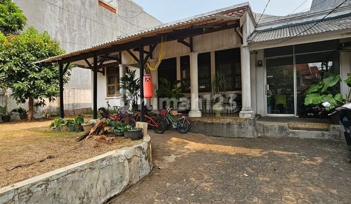 House in Complex Near MRT Station