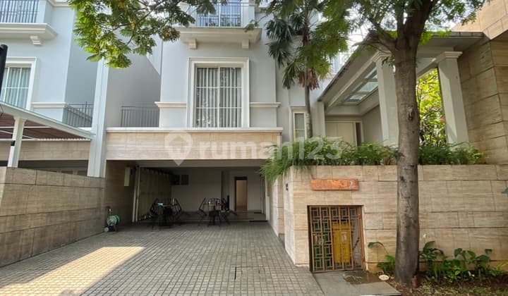 Rumah Mewah Dalam Townhouse Lebak Bulus Jakarta Selatan
