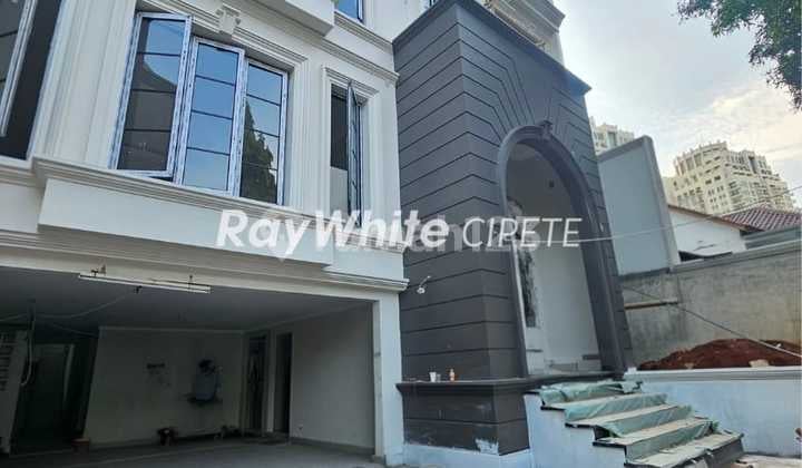 Rumah Brand New American Classic Di Kebayoran Baru