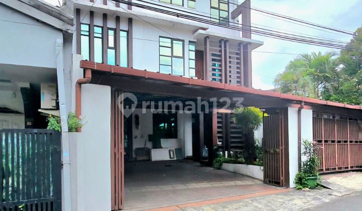 Rumah Bagus 3 Lantai Dekat MRT Haji Nawi