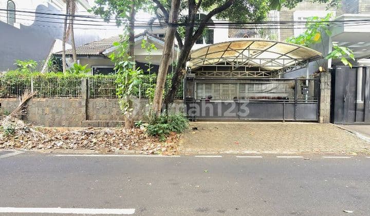 Rumah Di Area Bagus Akses Jalan Sangat Lebar Pondok Indah